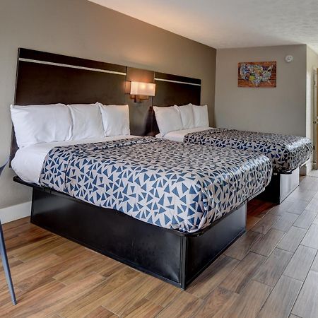 Econo Lodge Sevierville-Pigeon Forge On The River Exteriör bild