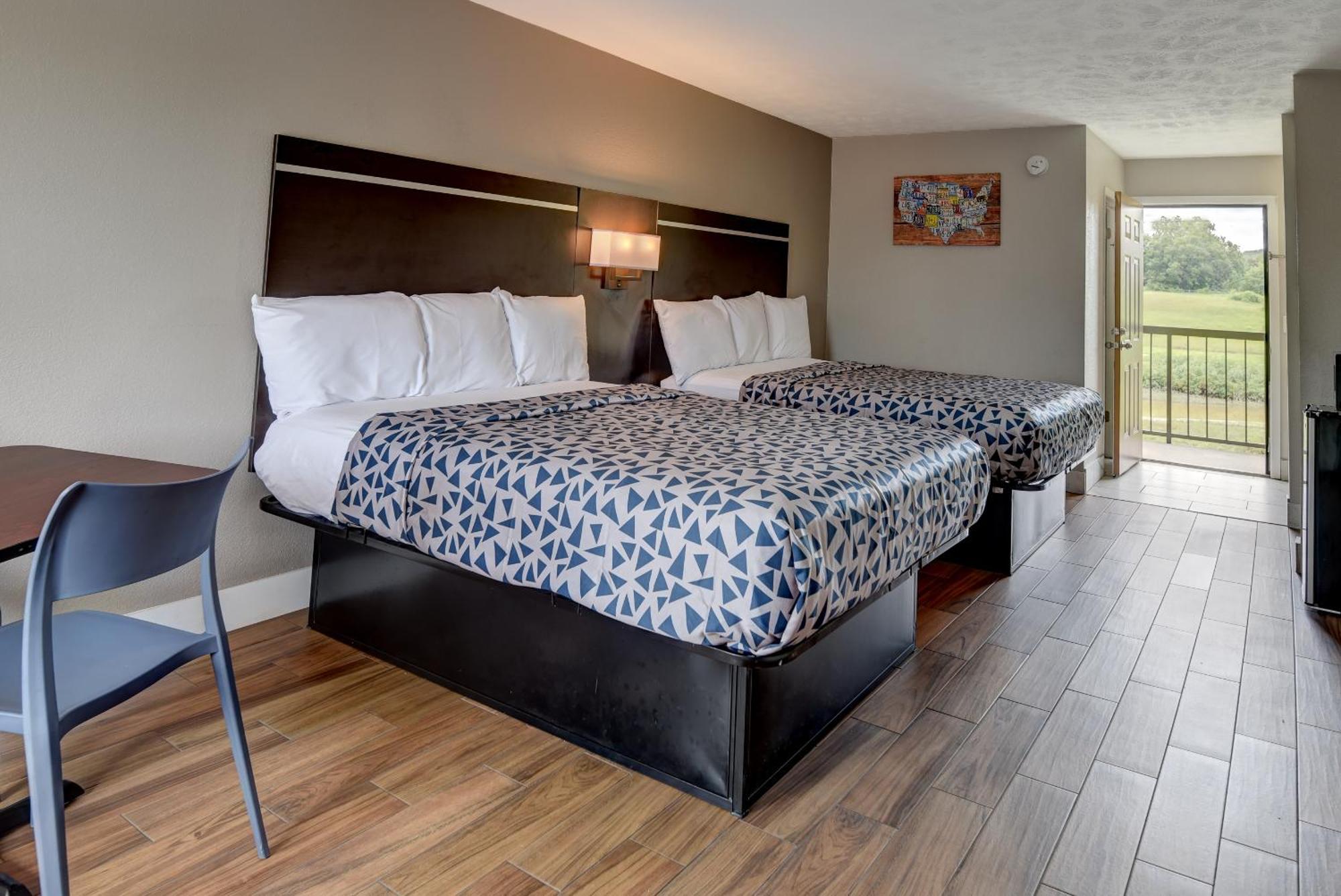 Econo Lodge Sevierville-Pigeon Forge On The River Exteriör bild